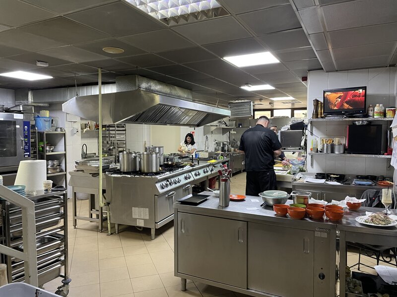 Grozavesti, galeriile Carrefour Orhideea, metrou