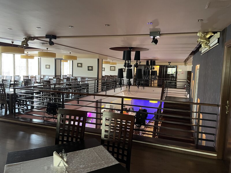 Grozavesti, galeriile Carrefour Orhideea, metrou