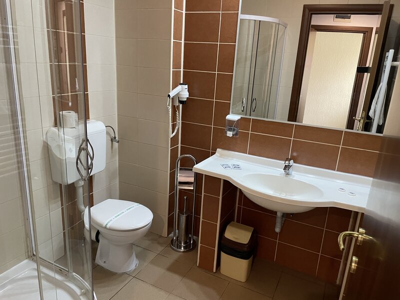 Grozavesti, galeriile Carrefour Orhideea, metrou