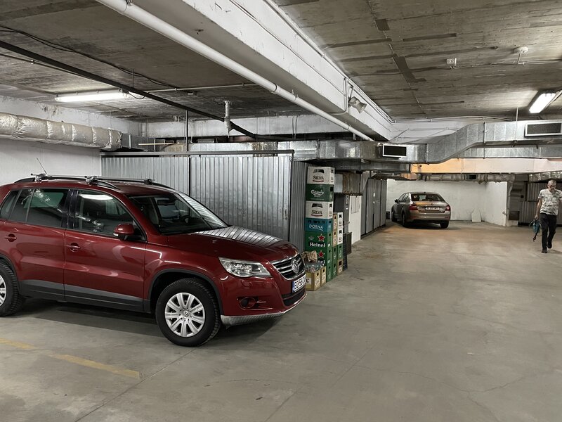 Grozavesti, galeriile Carrefour Orhideea, metrou